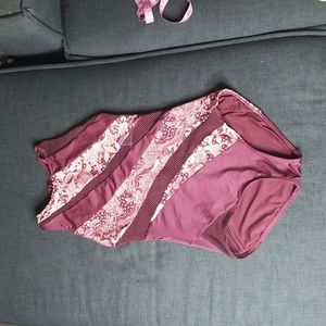 2/$25 or 3/$30 Carmen Marc Valvo Burgundy W/ Mesh Insert Racer Back Swimsuit Sz8